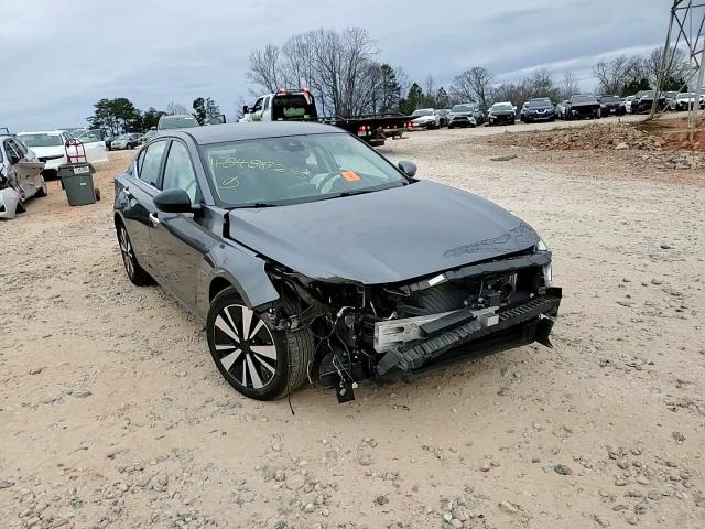 2021 Nissan Altima - Image 10