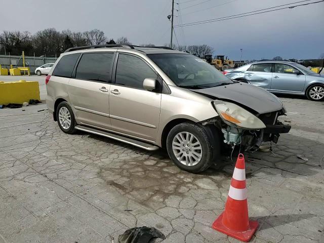 2010 Toyota Sienna - Image 11