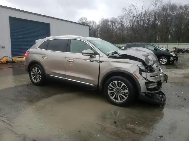 2020 Lincoln Nautilus - Image 14