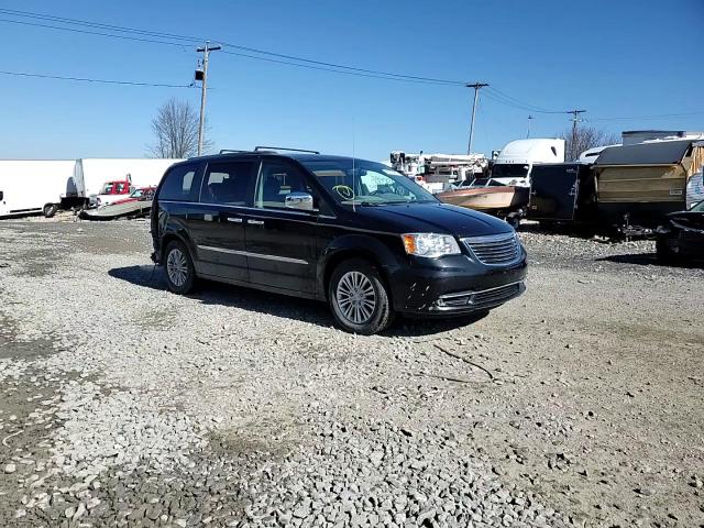 2015 Chrysler Town & Country - Image 11