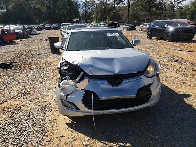 2016 Hyundai Veloster - Image 10