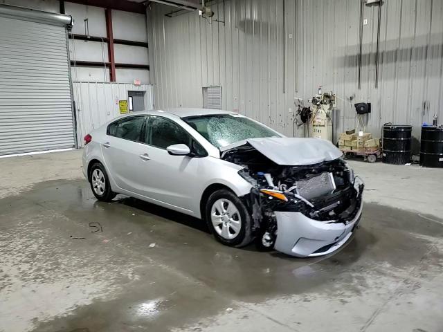 2017 Kia Forte - Image 13