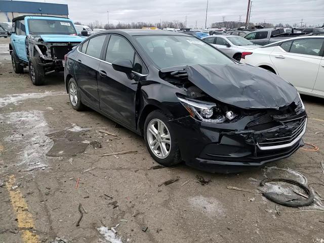 2018 Chevrolet Cruze - Image 11