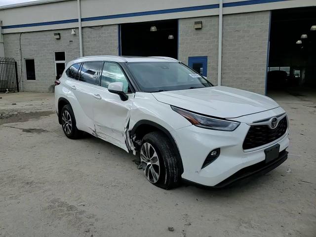 2021 Toyota Highlander - Image 11