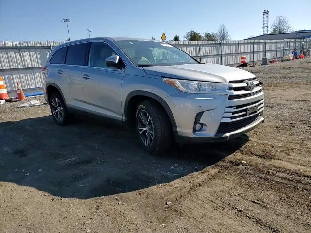 2019 Toyota Highlander - Image 12