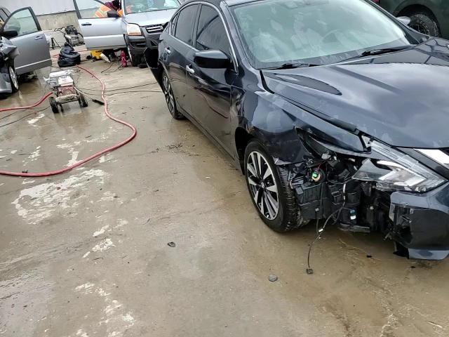 2018 Nissan Altima - Image 13