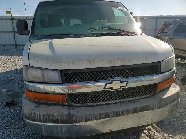 2010 Chevrolet Express - Image 12