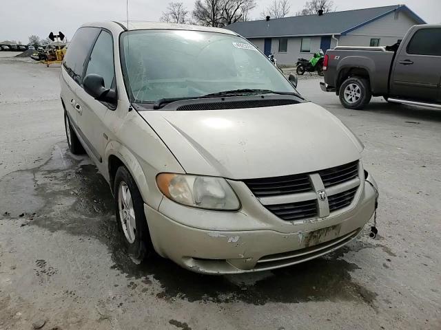 2005 Dodge Caravan - Image 11