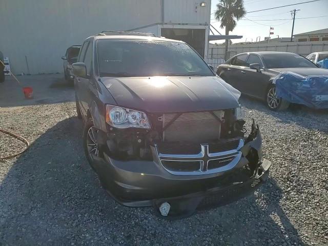 2017 Dodge Caravan - Image 14
