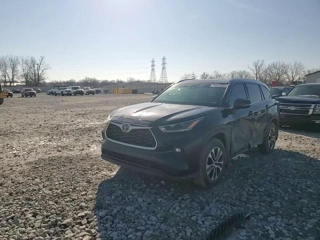 2021 Toyota Highlander - Image 11