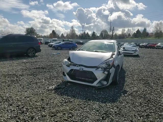 2016 Toyota Prius - Image 10