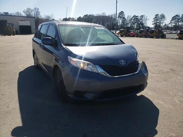 2013 Toyota Sienna - Image 12