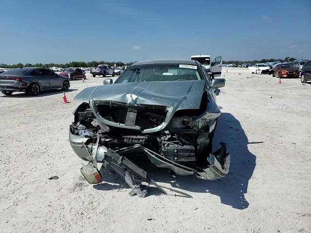 2005 Lincoln Town Car - Image 10