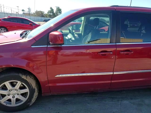 2011 Chrysler Town & Country - Image 11