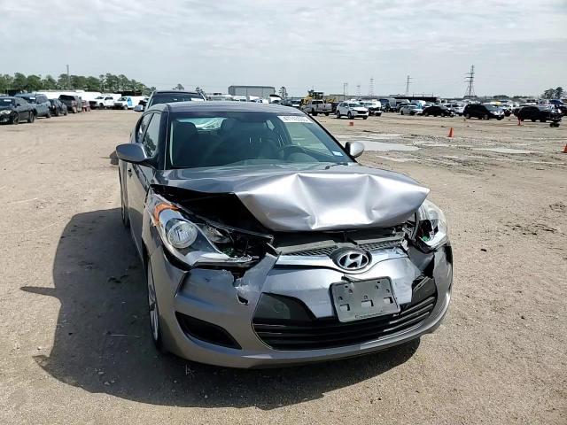 2016 Hyundai Veloster - Image 11