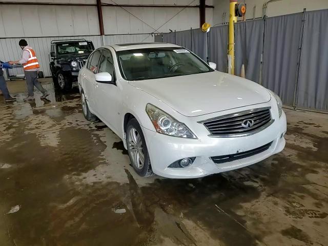 2015 Infiniti Q40 - Image 13