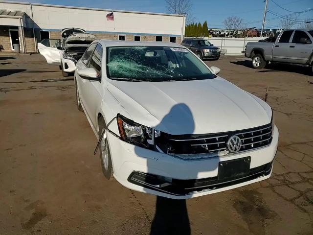 2017 Volkswagen Passat - Image 10