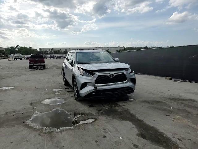 2022 Toyota Highlander Xle VIN: 5TDHZRAH2NS121814 Lot: 50710215
