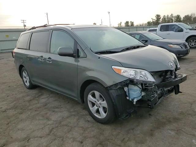 2012 Toyota Sienna - Image 12