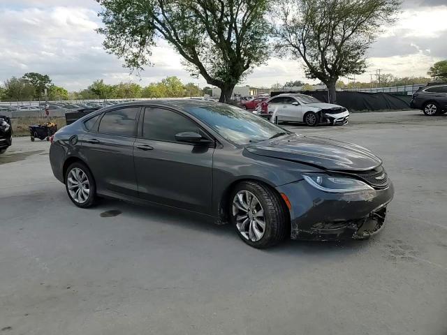 2015 Chrysler 200 - Image 11