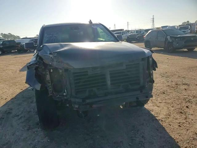 2017 Chevrolet Suburban - Image 12