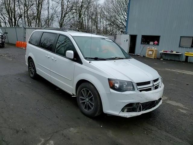 2017 Dodge Caravan - Image 12