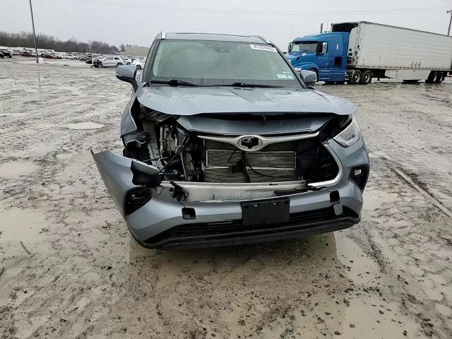 2021 Toyota Highlander - Image 12