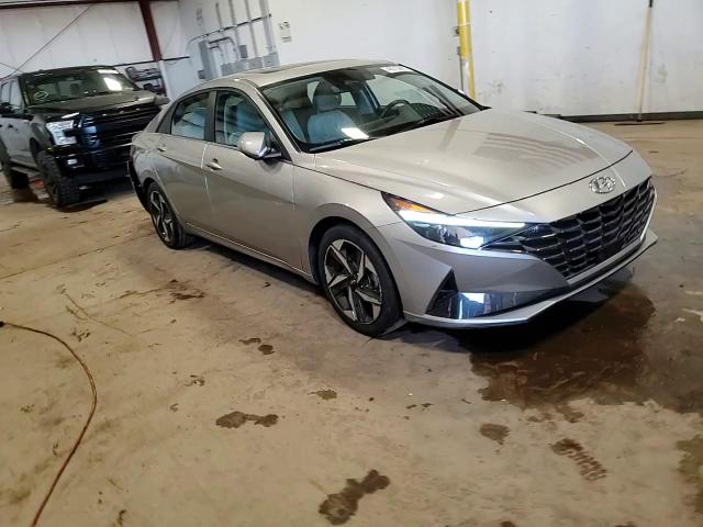 2021 Hyundai Elantra - Image 13