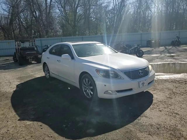 2009 Lexus LS - Image 11