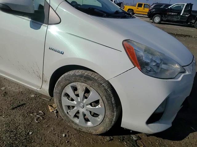 2013 Toyota Prius - Image 10