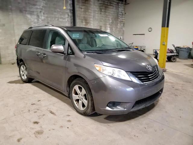 2012 Toyota Sienna - Image 14