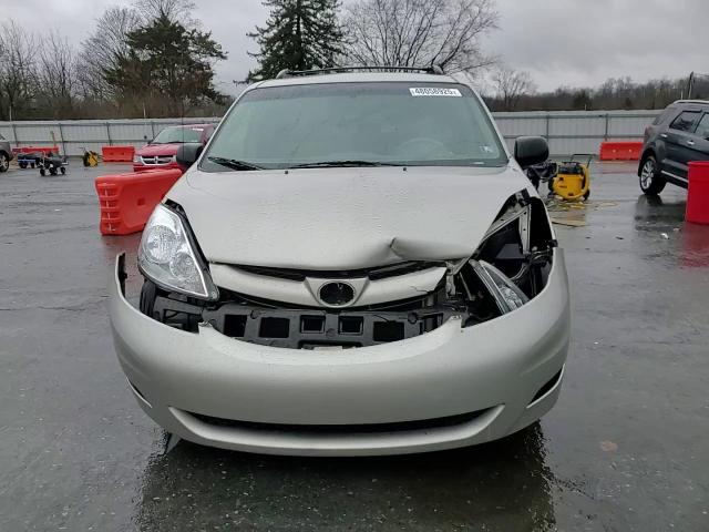 2009 Toyota Sienna - Image 12