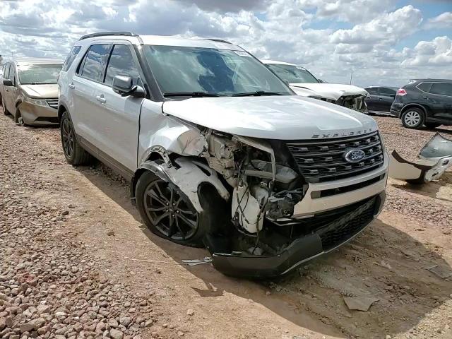 2017 Ford Explorer - Image 12