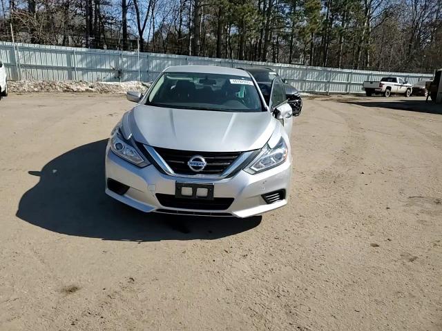 2018 Nissan Altima - Image 10