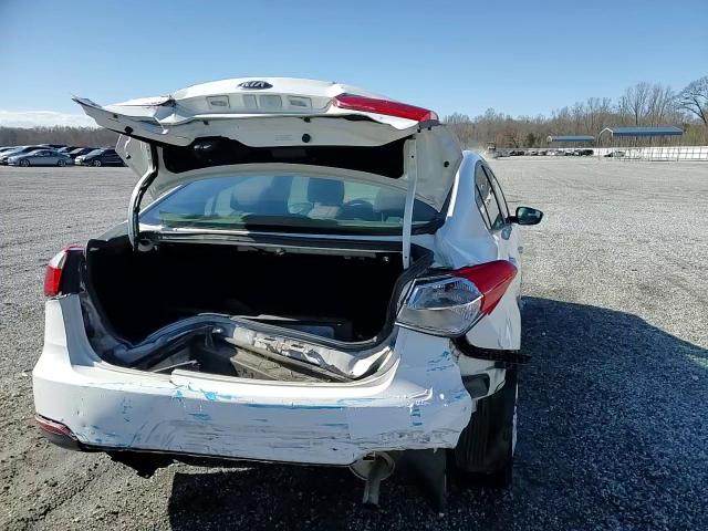 2015 Kia Forte - Image 13