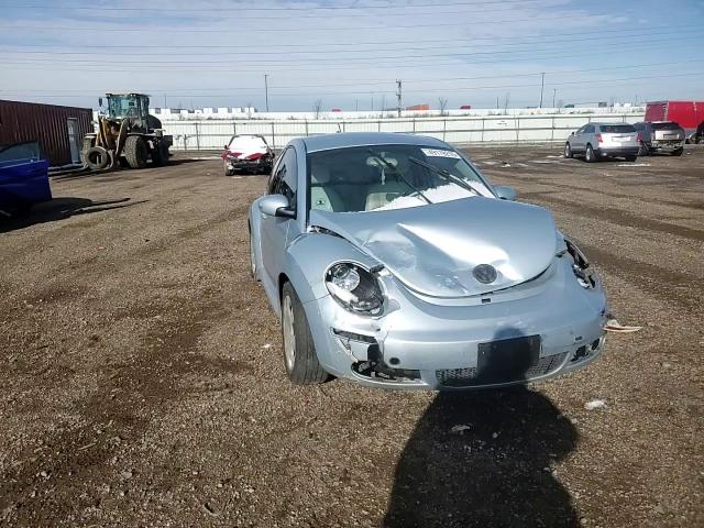 2010 Volkswagen Beetle - Image 11