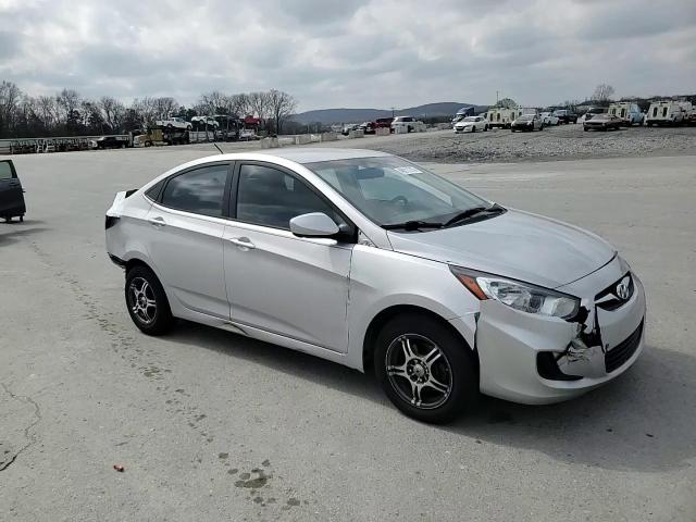 2013 Hyundai Accent - Image 10