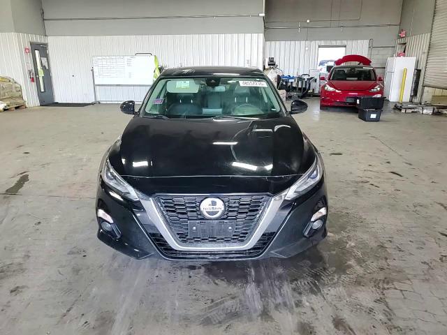 2020 Nissan Altima - Image 10