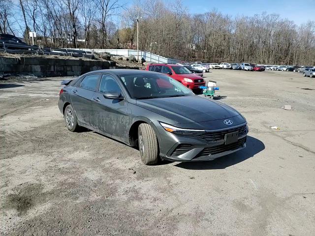2024 Hyundai Elantra - Image 10