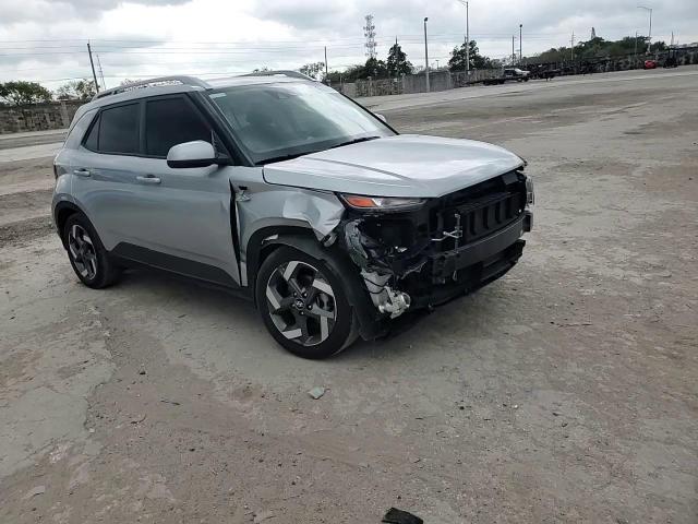 2022 Hyundai Venue - Image 11