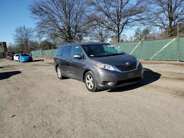 2017 Toyota Sienna - Image 12