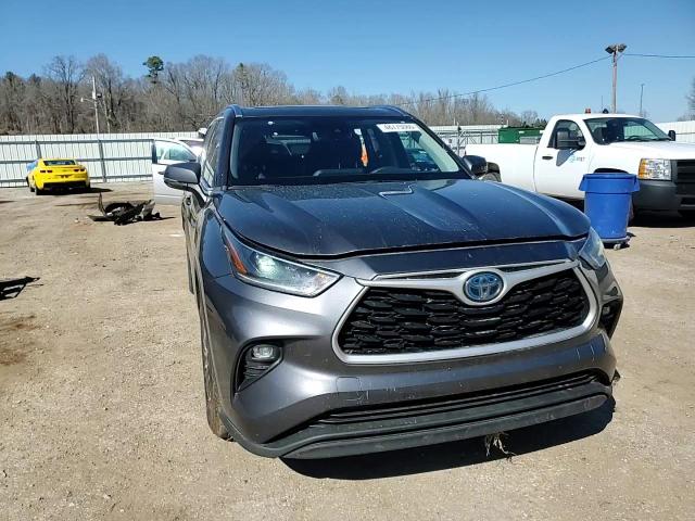 2021 Toyota Highlander - Image 10