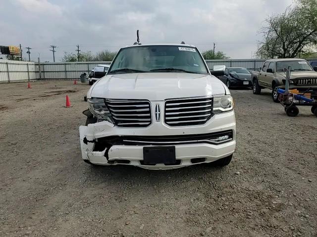 2017 Lincoln Navigator - Image 12