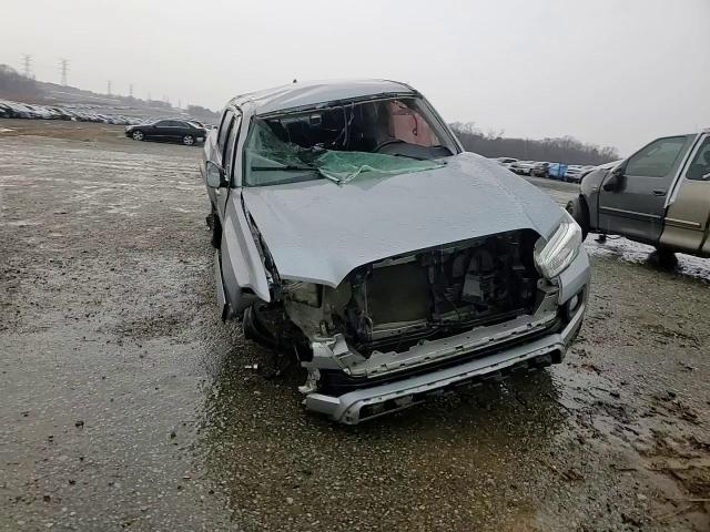 2019 Toyota Tacoma - Image 12