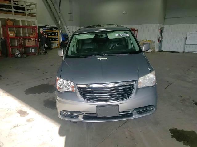 2014 Chrysler Town & Country - Image 11
