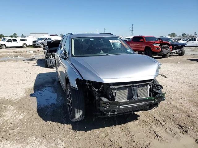 2021 Volkswagen Tiguan - Image 12