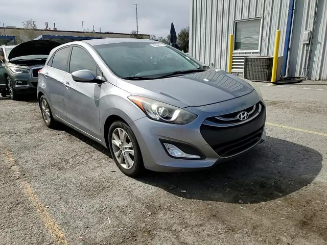 2013 Hyundai Elantra - Image 13