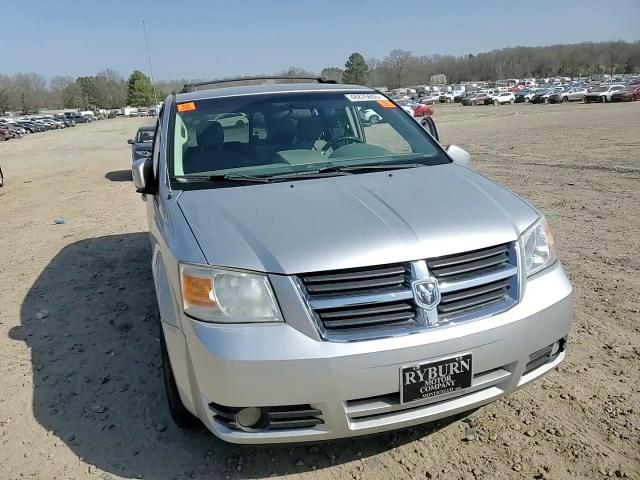2009 Dodge Caravan - Image 12
