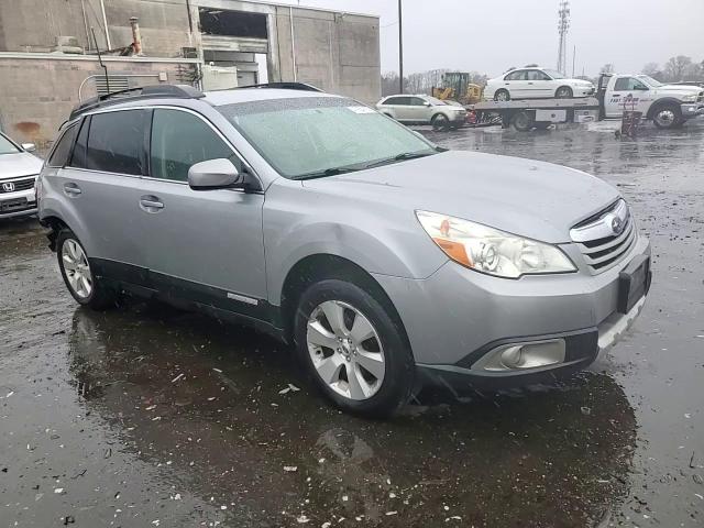 2011 Subaru Outback - Image 11