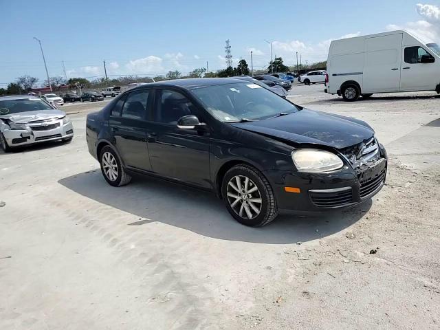 2010 Volkswagen Jetta - Image 11